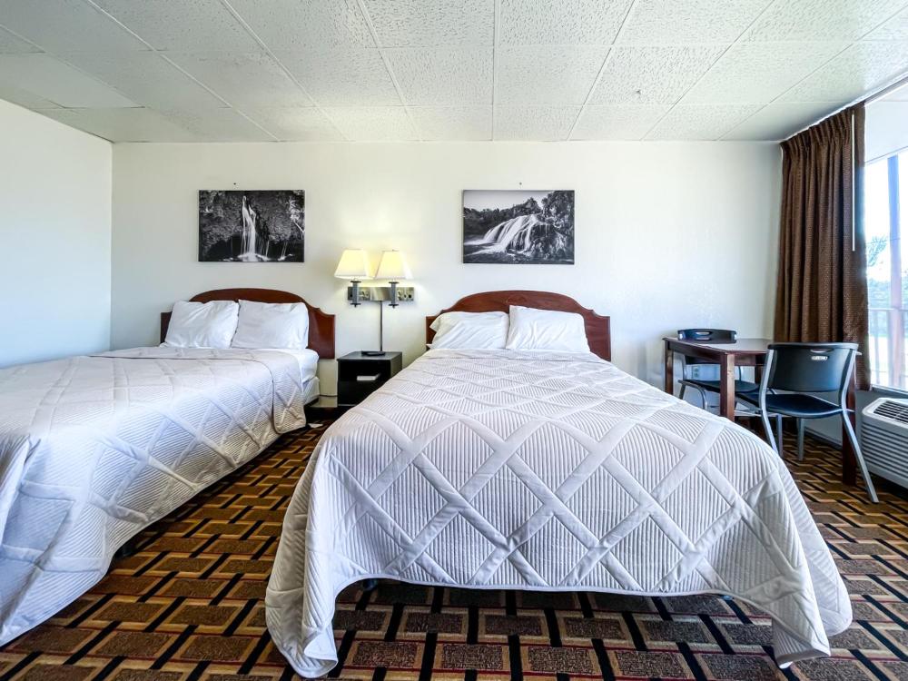 Queen Room interior