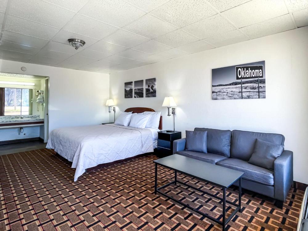 Queen Room interior