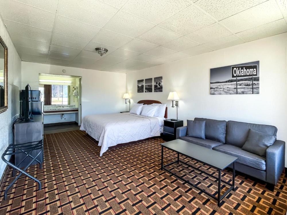Queen Room interior