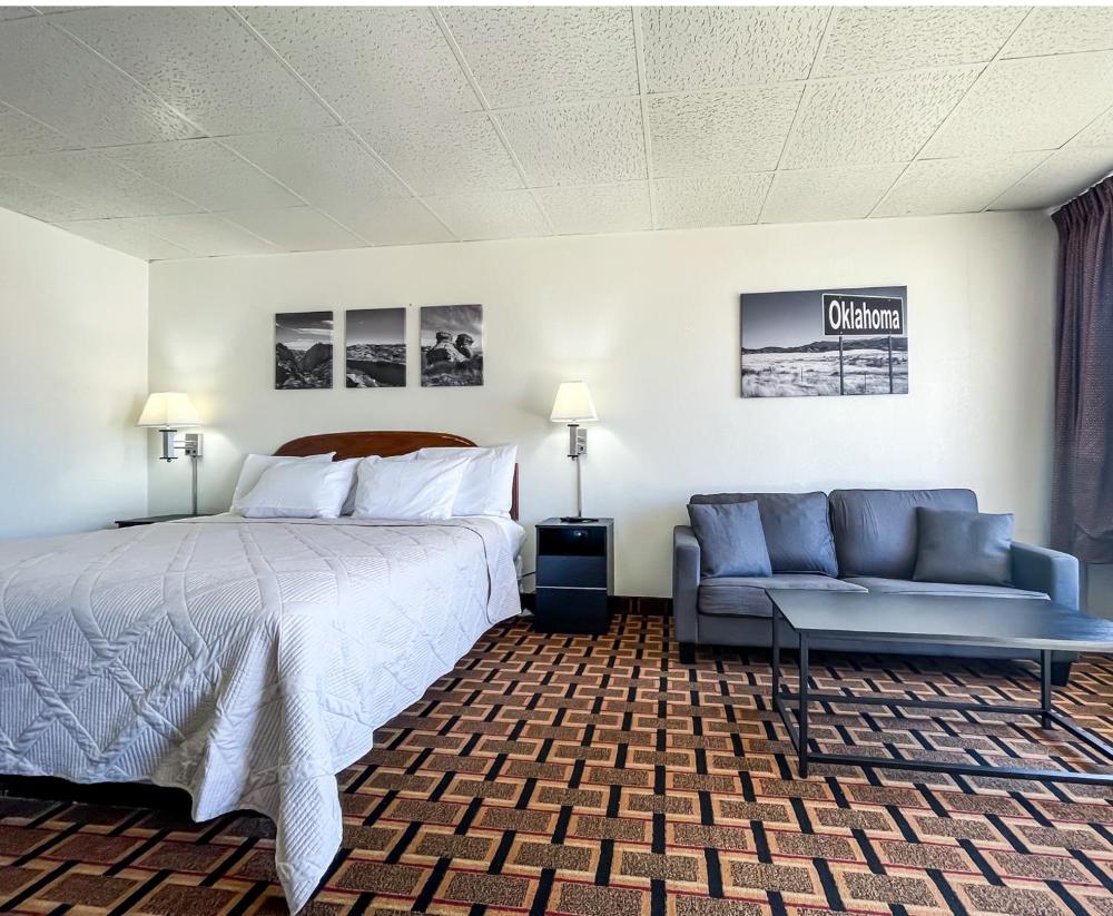 King Room - Non-Smoking interior