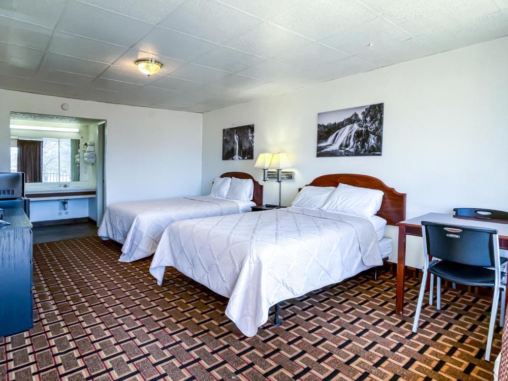 Queen Room interior